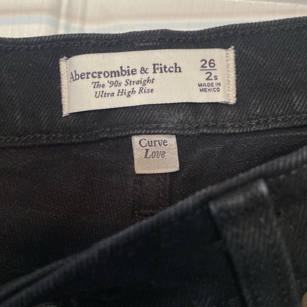 NWT A&F The 90s Straight Ultra High Rise Curve Love black sz 26/2 Short - Picture 3 of 7